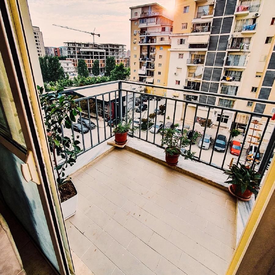 Cozy 1 Bedroom Apartment Near Parks, Cafes & Restaurants Tirana Exterior photo